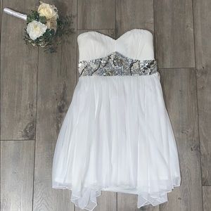 DONATED Strapless Special Occasion/Semiformal Dress